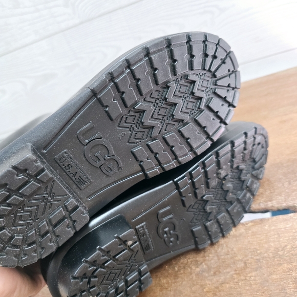 UGG Glossy Rain Boots - Picture 7 of 9